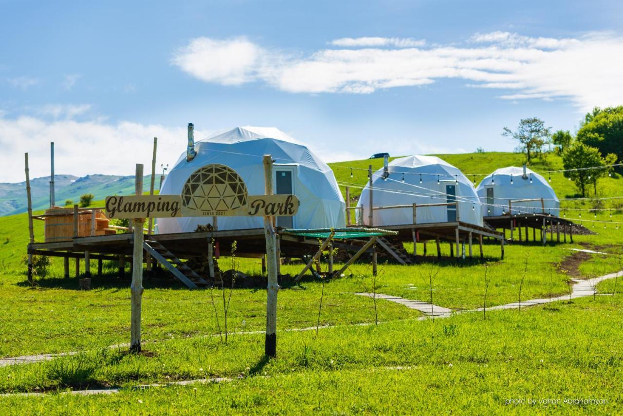ホテル Glamping Park Shahumyan エクステリア 写真